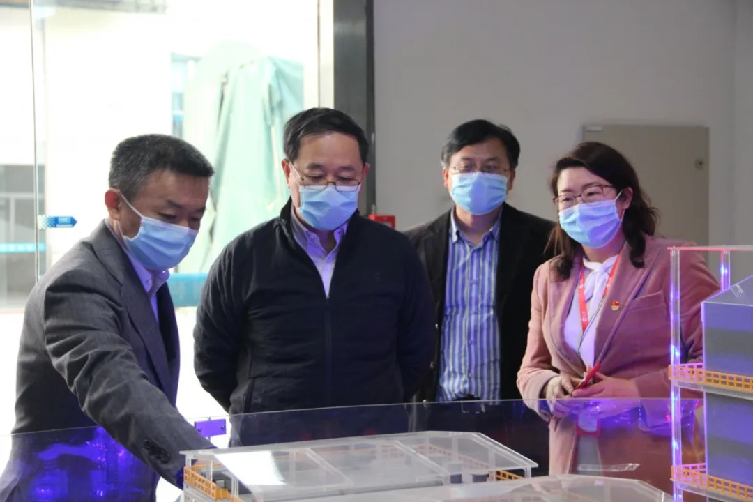 am8亚美科技研制出的纳米膜材料得到安徽省经信厅领导的肯定