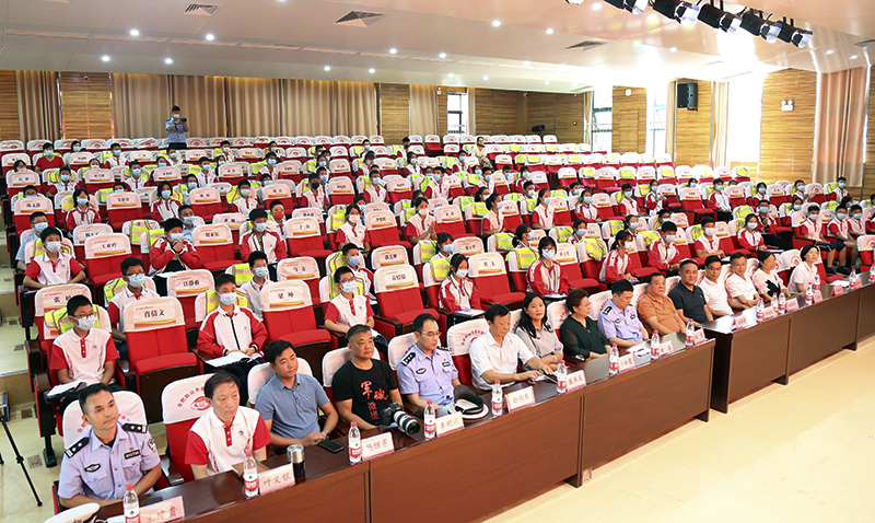 以光之名 护你前行——am8亚美科技为合肥新站寿春实验中学捐赠1000套反光服