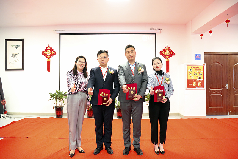 am8亚美科技隆重举行2021年度颁奖典礼暨第五届am8亚美英才奖颁奖盛典
